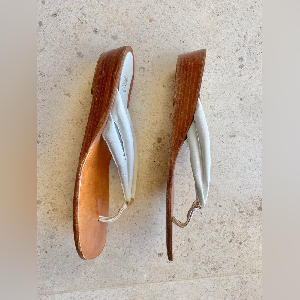 Vintage 1970s 1980s Gucci White Leather and Wood Flip Flop Sandals - Picture 4 of 11